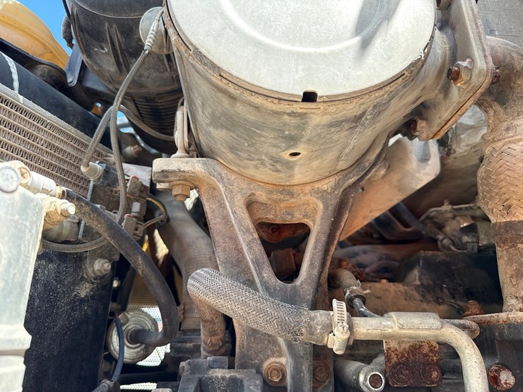 2015-deere-320e-image-35