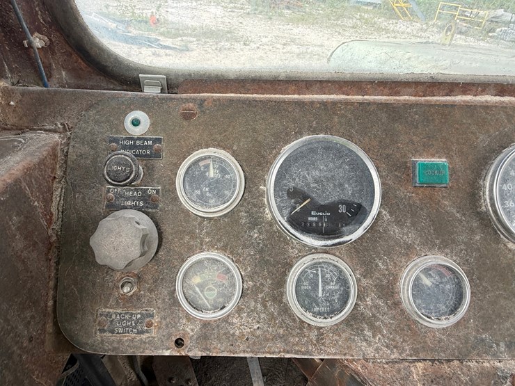 #1356-•-euclid-spotter-truck-image-13