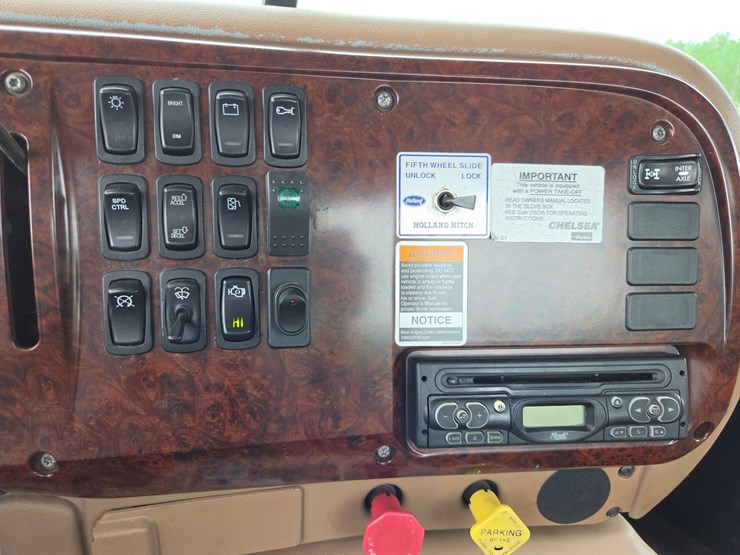 2007-mack-granite-cv713-image-63