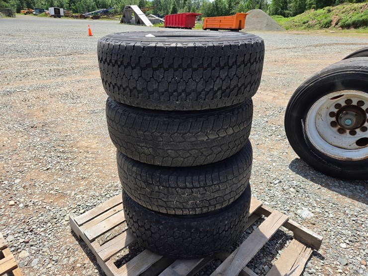 #6471-•-(4)-goodyear-wrangler-275/70r17-tires-w/rims-image-1