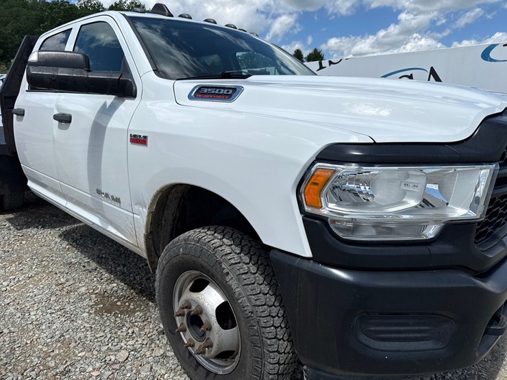 2019-dodge-3500-image-29