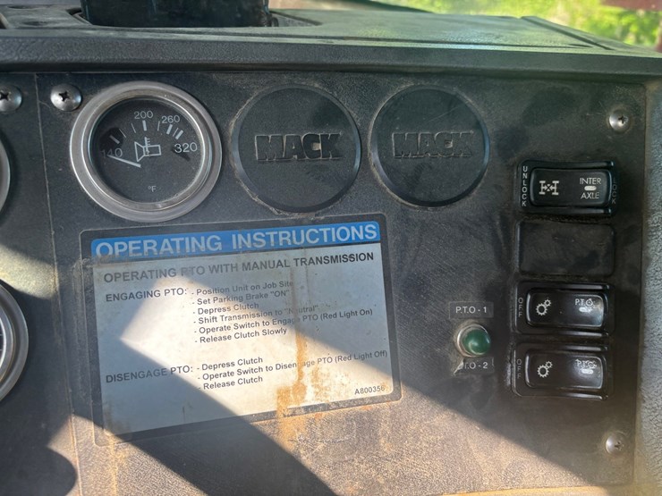 mack-rd688s-image-47