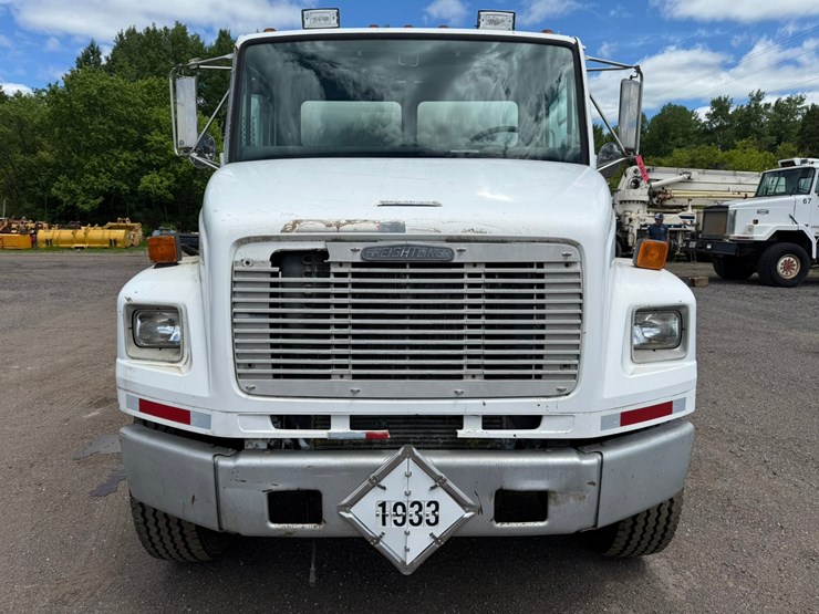 #1361-•-1995-freightliner-fuel-truck-image-8