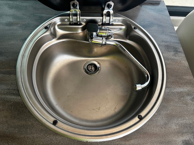 #2492-•-2014-mercedes-benz-airstream-motorhome-image-55