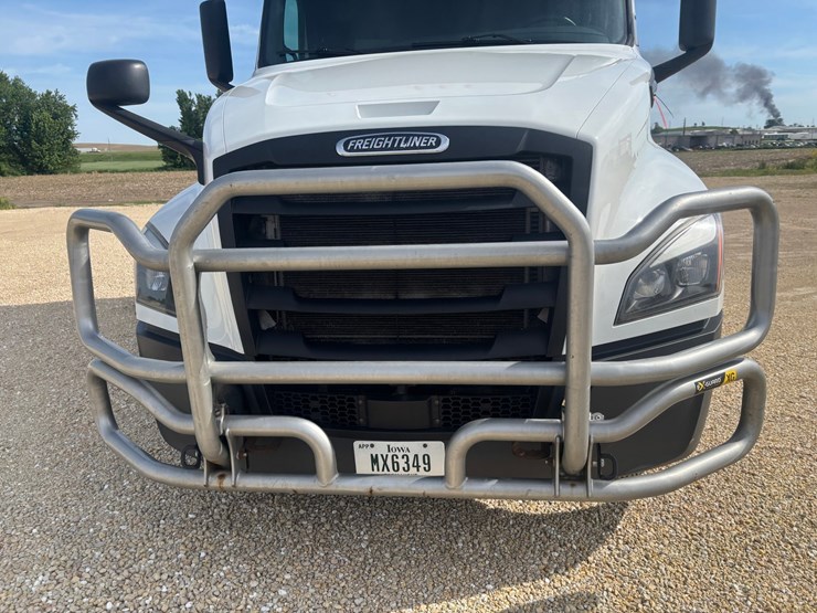 2022-freightliner-cascadia-126-image-21