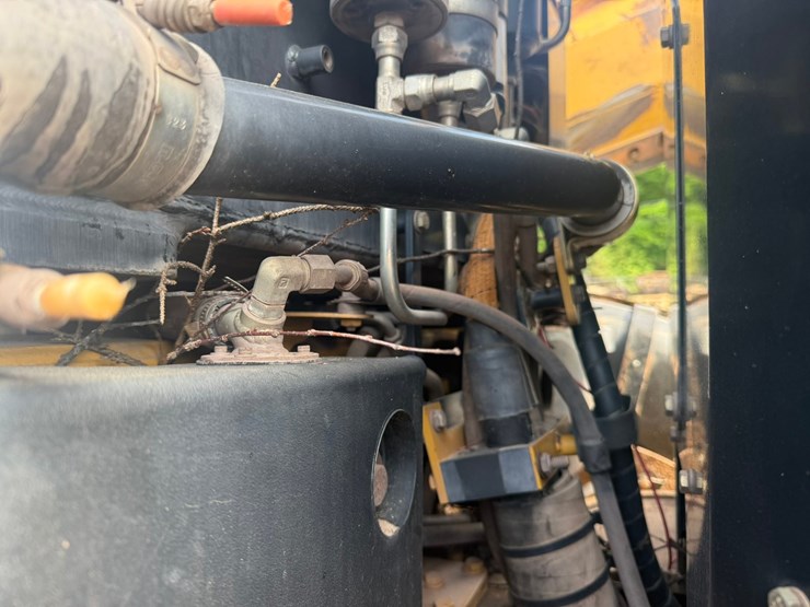 caterpillar-160m-image-125