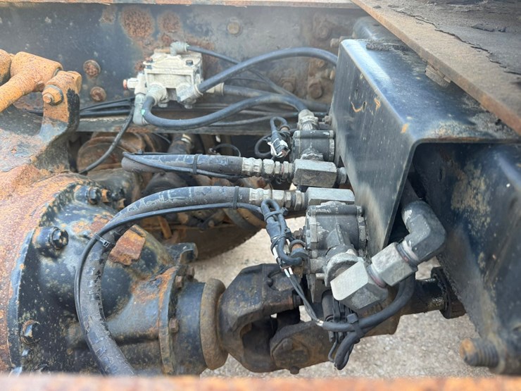 #1401-•-2005-international-9400i-6x4-sleeper-cab-truck-tractor-image-56