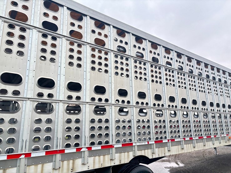2017-eby-livestock-trailer-image-16