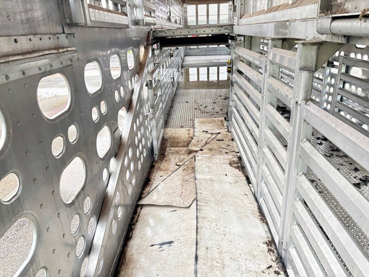 2017-eby-livestock-trailer-image-51