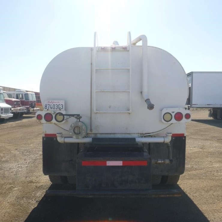 2011 FORD F750