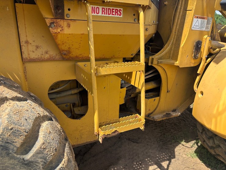 caterpillar-928g-image-26