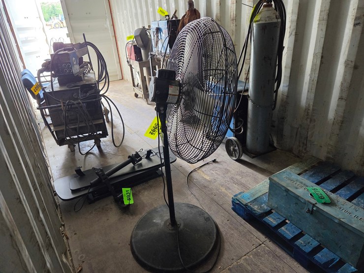 #5992-•-dayton-1um42-30"-2-speed-air-circulator-fan-image-3
