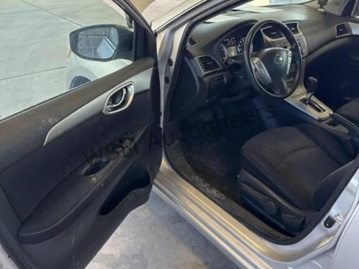 2014-nissan-sentra-sv-sdn-image-21