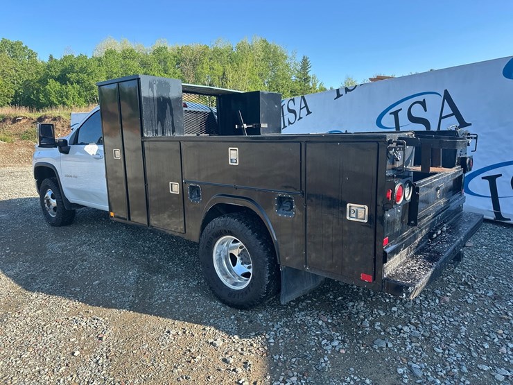 2020-chevrolet-3500-image-3