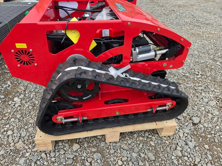 #6128-•-unused-future-ft750-remote-control-crawler-lawn-mower-image-8