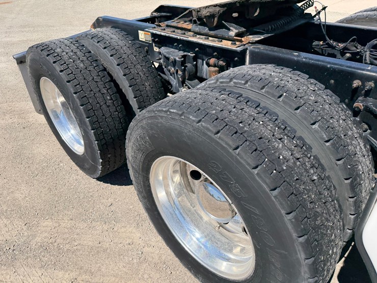 2018-kenworth-t680-image-26