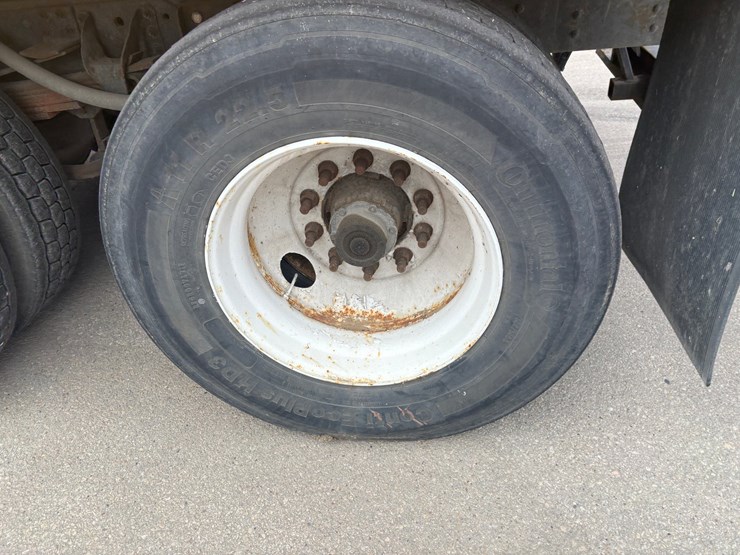 2005-gmc-t7500-image-108