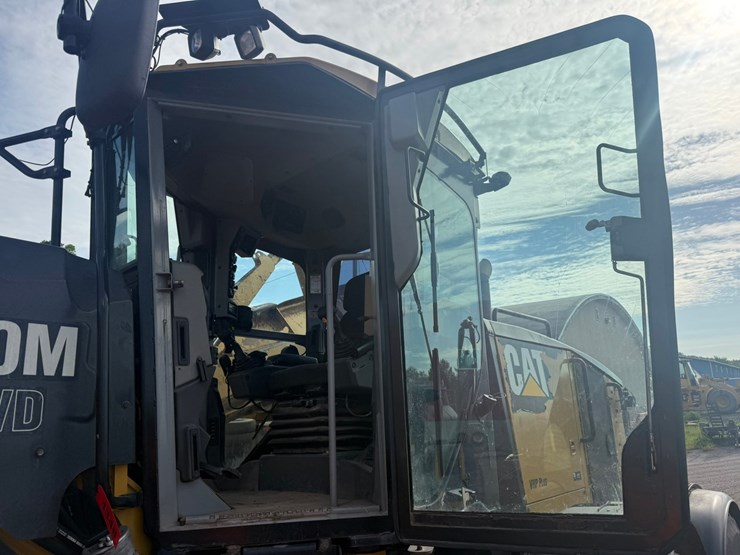 caterpillar-160m-image-100