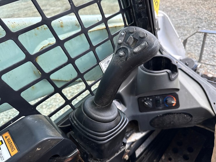 2020-bobcat-t740-image-45