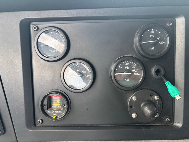 #2164-•-2022-freightliner-cascadia-pt126slp-sleeper-cab-truck-tractor-image-64