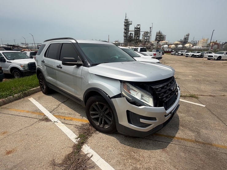2017-ford-explorer-image-2