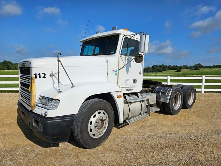 2001-freightliner-fld120-image-1