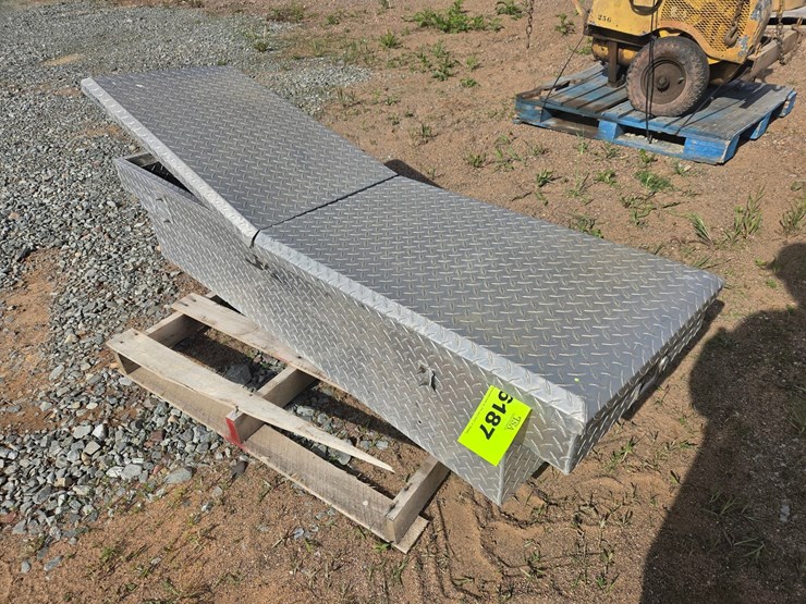 #6187-•-truck-tool-box-image-1