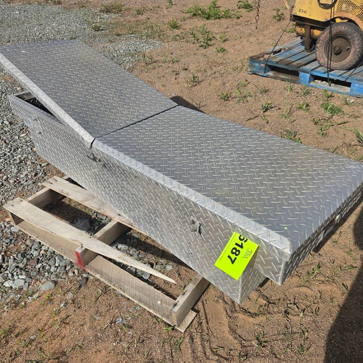 #6187 • Truck Tool Box