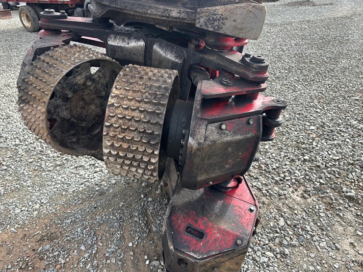 2016-deere-2154d-image-33