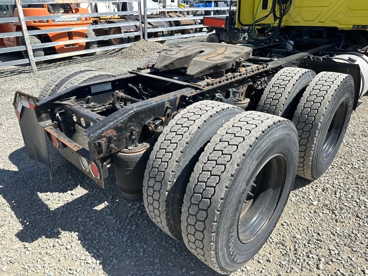 #60118-•-2019-international-rh613-day-cab-truck-tractor-image-17