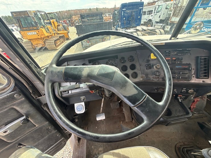 #60835-•-1991-volvo-/-gm-white-tandem-axle-storm-truck-image-75