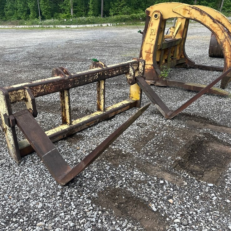 #4004 • Approx 56" Loader Forks