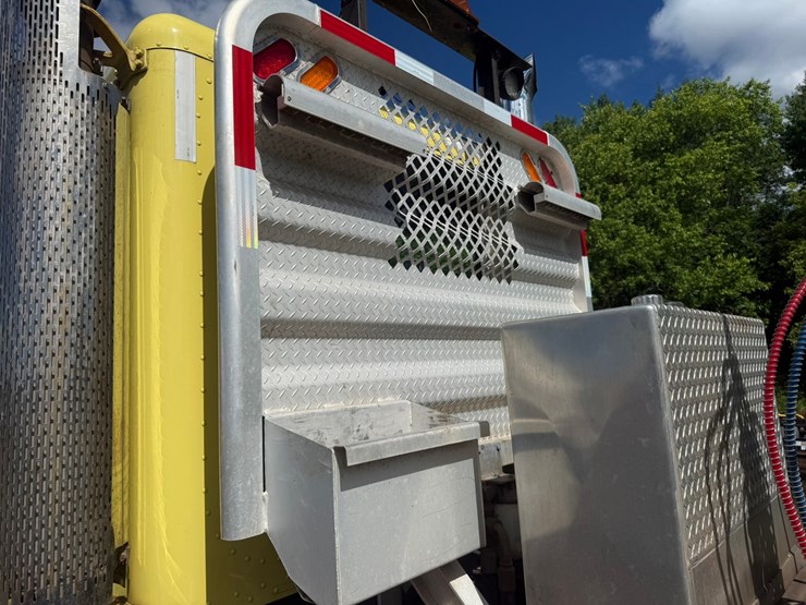 #1362-•-2010-peterbilt-day-cab-truck-tractor-image-45