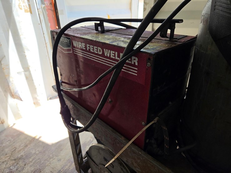 #5995-•-century-130-mig-welder-w/tank,-cart,-makita-saw,-and-blades-image-17