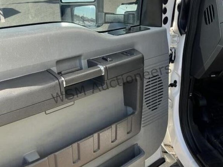 2015-ford-f550-image-27
