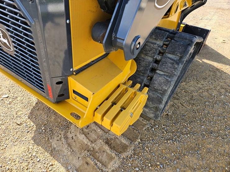 john-deere-335-image-19