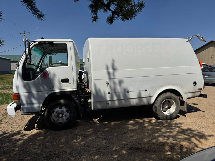 2002-isuzu-npr-image-2