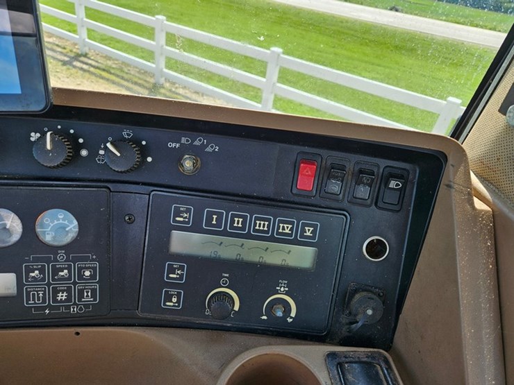 john-deere-8300-image-34