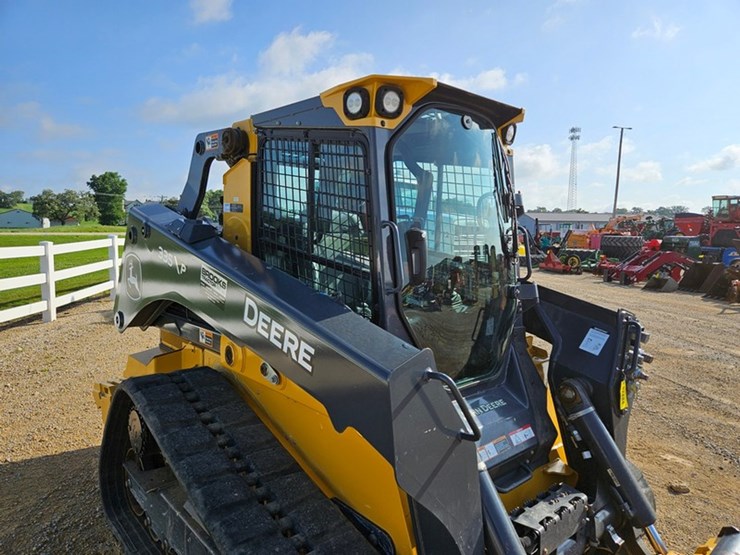 john-deere-335-image-41