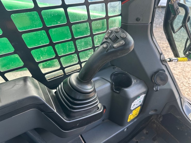 2021-bobcat-t76-image-38