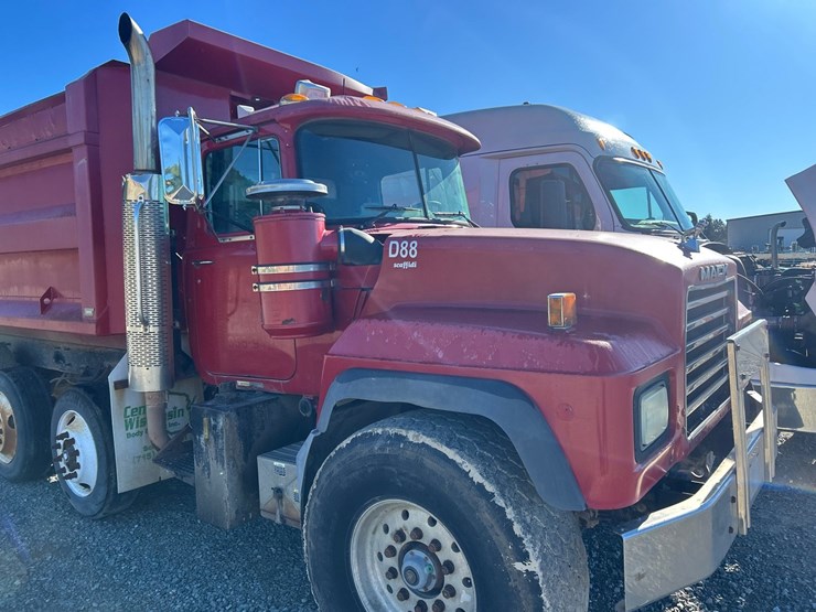 2001-mack-rd688s-image-10
