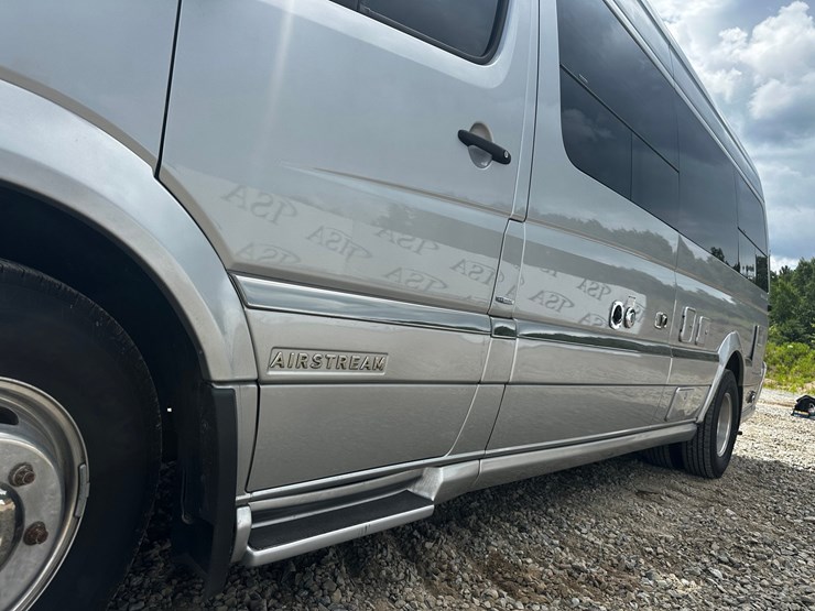 #2492-•-2014-mercedes-benz-airstream-motorhome-image-19