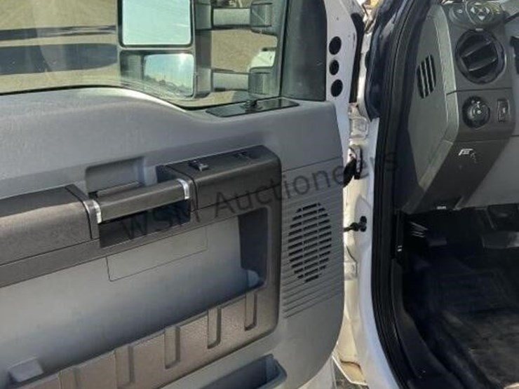 2016-ford-f550-image-26