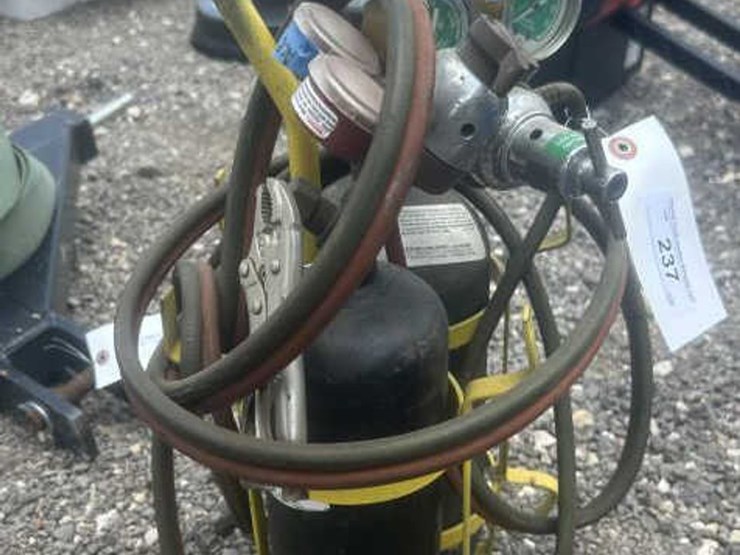 #237-•-oxy-fuel-torch-kit-w/-oxygen-&-fuel-cylinders-image-4