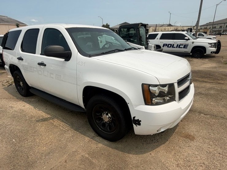2011-chevrolet-tahoe-image-2