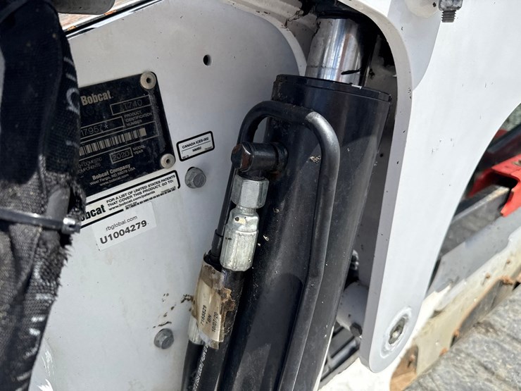 2020-bobcat-t740-image-23