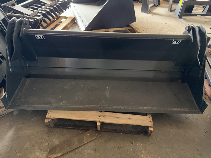 attachments-international-split-bucket-image-2