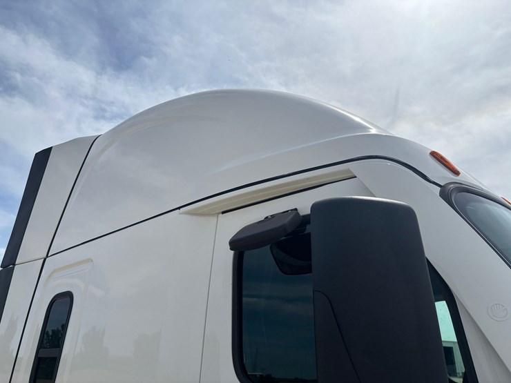 2021-freightliner-cascadia-126-image-29