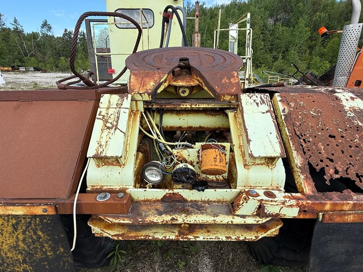 #1356-•-euclid-spotter-truck-image-23