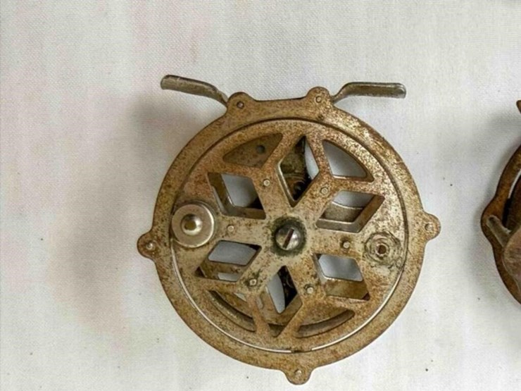 2-vintage-fly-cast-reels-image-2